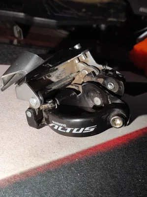 Передний переключатель shimano altus. 1