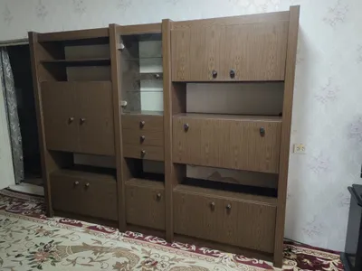Yaxshi holatdagi devor shkafi