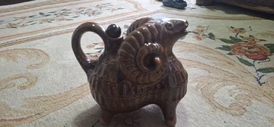 Antikvar qo‘zi ko‘rinishidagi ko‘za 1