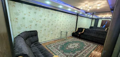 Qarshi shahrining qoq markazida 120 m², 5 xonali kvartira ijaraga beriladi 1