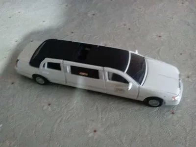temirdan limuzin modelini arzon sotaman 1