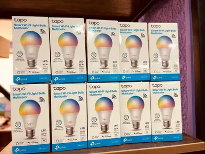 Умная лампа TP-Link Tapo L510E 1