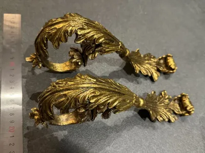 Oltin suvi yugurtirilgan bronza dekor (ormolu) 1
