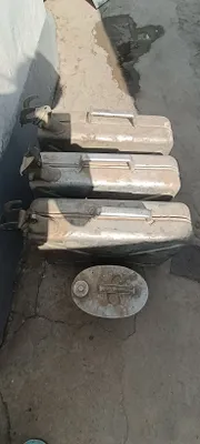 СРОЧНО!канистры 3 штуки 20л. и 1 штука 5 л 1
