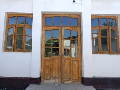 Продается деревянная дверь и два окна