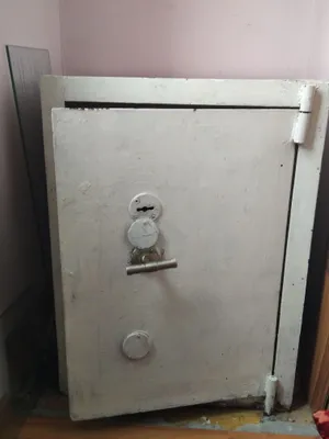 Сейф огнестойкий, песочный. 1
