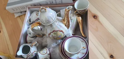 Idish-tovoq sotiladi