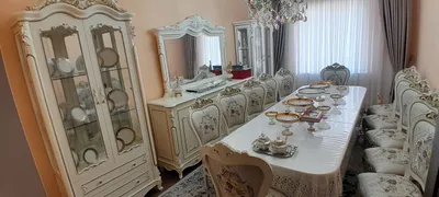 Продаётся мебель для гостиной (комод, пенал, стол, стулья, посуда)