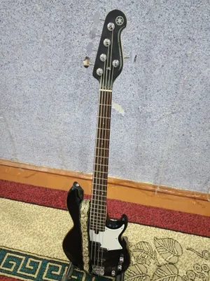 Гитара бренд Yamaha 1