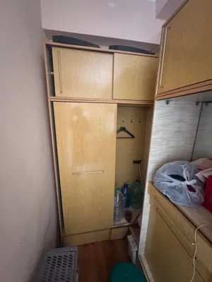 Shkaf oynalik polkalik tortmalik 1