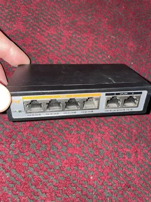 4 ta kirish + 2 ta POE port sotiladi 1