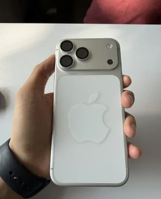 iPhone 17 Pro Max, серебристый 1