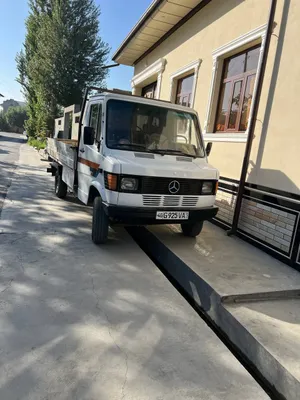 Грузовой Mercedes 1