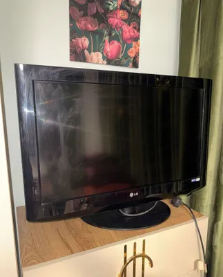 Продается телевизор LG диагональ 32 Срочно!!! 1