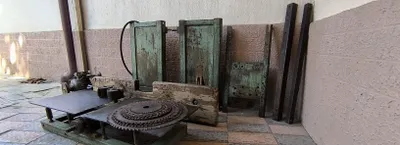 Taxta kesadigan stanok sotiladi. 1