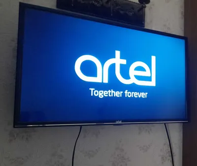 Телевизор Artel 32 с кронштейном 1
