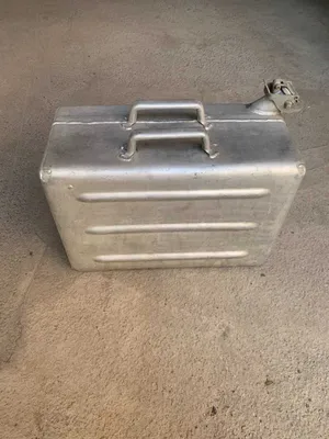 40 va 10 litrli alyuminiy baklar sotiladi. 1