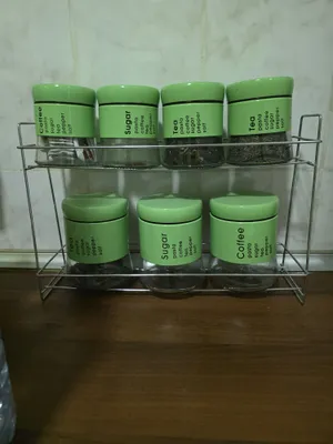 Stenddagi ziravorlar va sochiluvchan mahsulotlar uchun 7 ta banka to‘plami 1