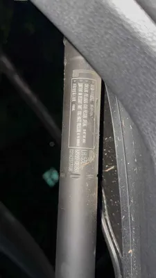 Toyota Highlander Оригинальный подъёмник багажника 1