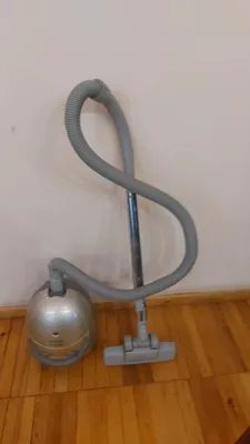Пылесос марки BORK 1700W MAK 1