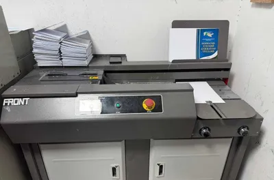Продаются термоклей Front C20 и резак 1