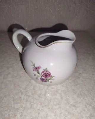 Продам форфоровый молочник 1