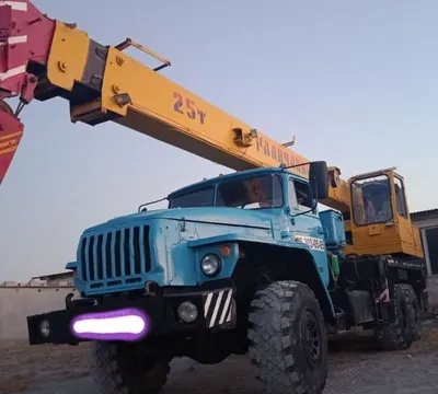 Авто кран Урал 25 тон 2005 йил холати зур.