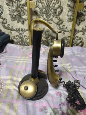 retro uslubidagi telefon