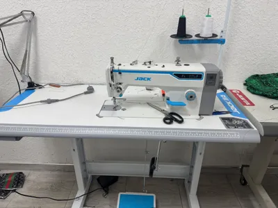 Продаются швейные машины: overlock и прямострочная, 2 машины 1