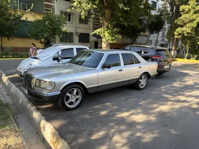 Merssedes benz w126 deplamat1985 yil avtomat retro 1