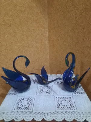 Сет из 3х красивых, коллекционных лебедей из цветного, кобальтового ст 1