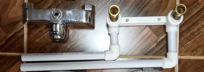 Готовая подводка для душ смесителя и старые запчасти.40 тыс за все 1