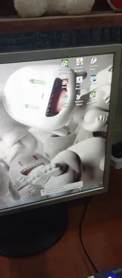 Kompyuter, printer va stol jamlanmada 1