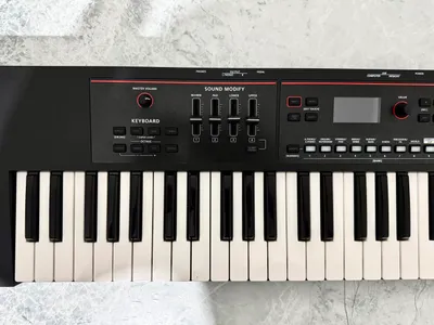 Roland XPS-10X sintezatorini sotaman 3