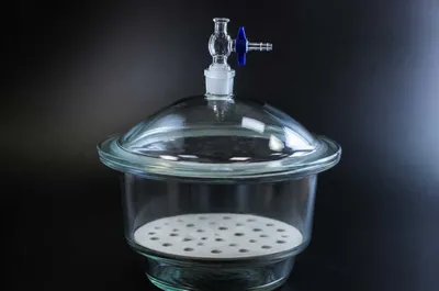 Laboratoriya idishlari. Eksikator. 1