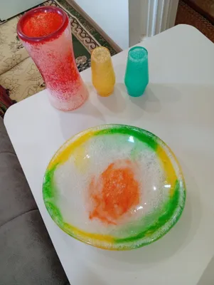 SSSR davriga oid ko‘pikli organik shishadan tayyorlangan 4 buyumli to‘plam 1
