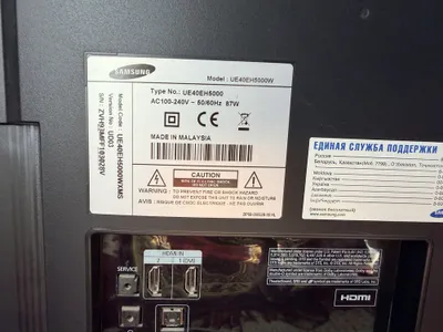 43 dyuymli Samsung televizori va televizor uchun ikkita taglik sotiladi 1