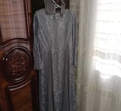 Seriy rangli vecherni kuylak 1
