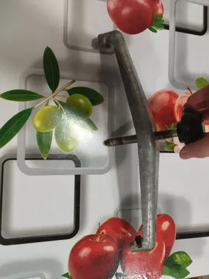 Tovuq tabaka tova uchun vintli skoba 1