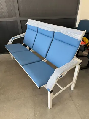 Aeroport turidagi metall o‘rindiq 1