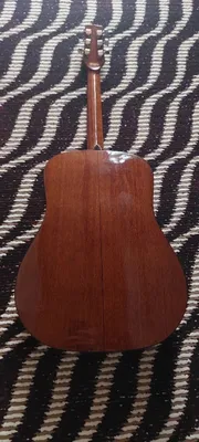 Akustika gitara sotladi 1