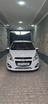Spark rangi oq yili 2015 1