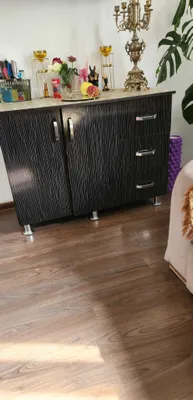 Mehmonxona uchun komodlar. Qora rangdagilari mavjud. 1