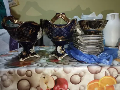 Фарфоровая посуда продаётся 1
