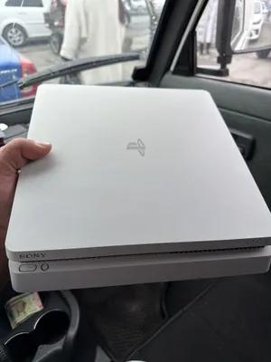Playsration 4 slim… 1