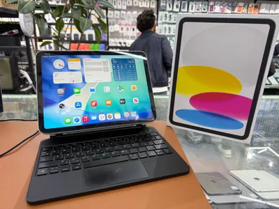 iPad 10 + Keyboard 1