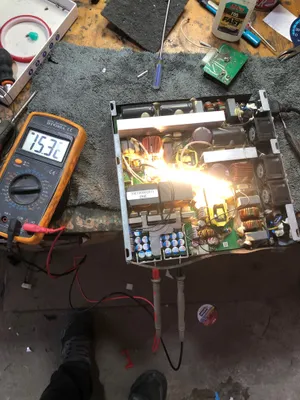 220/14,4 V, 280 amperlik quvvat manbai 1