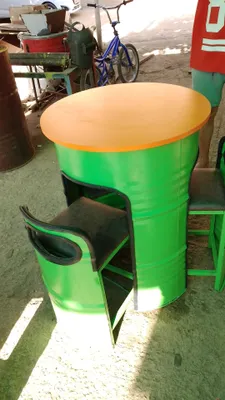 Fosfodov uchun bochkalardan yasalgan noyob mebel va tezkor ekranli joy chiroyli 1