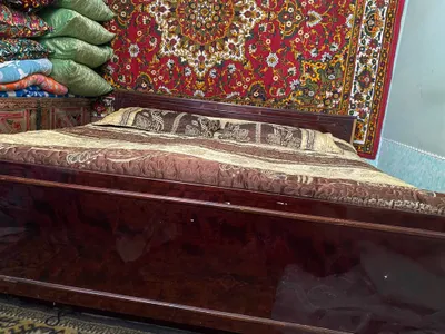 Shkaf, karavot, divan 1