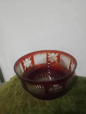 Продам две вазы красного цвета 1
